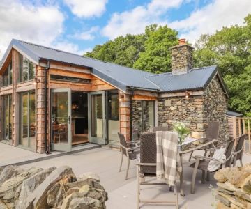 Best Pet-Friendly Cottages for a Perfect Getaway with Your Pet