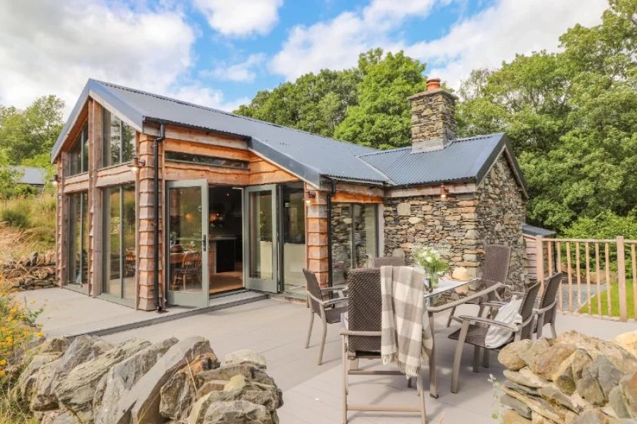 Best Pet-Friendly Cottages for a Perfect Getaway with Your Pet