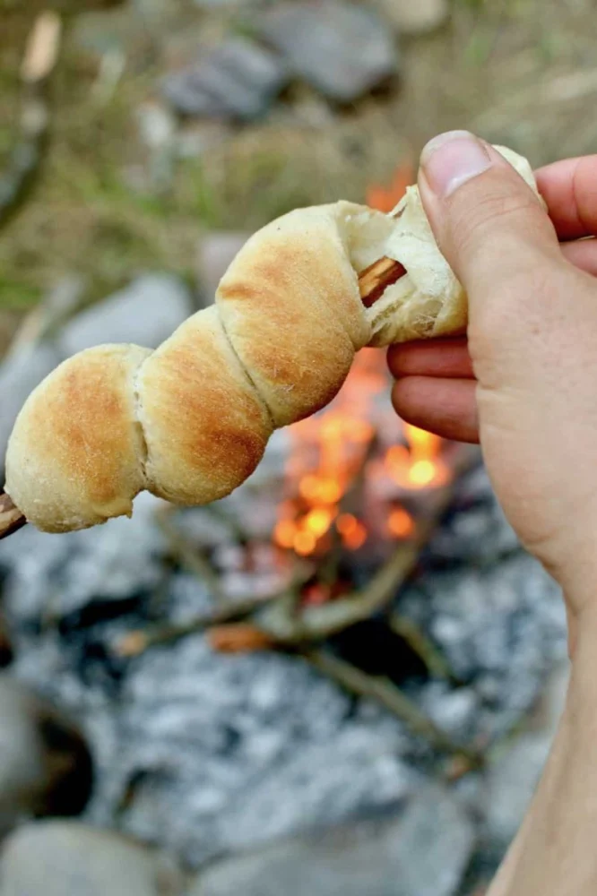 How to Make Campfire Bread with Simple Ingredients