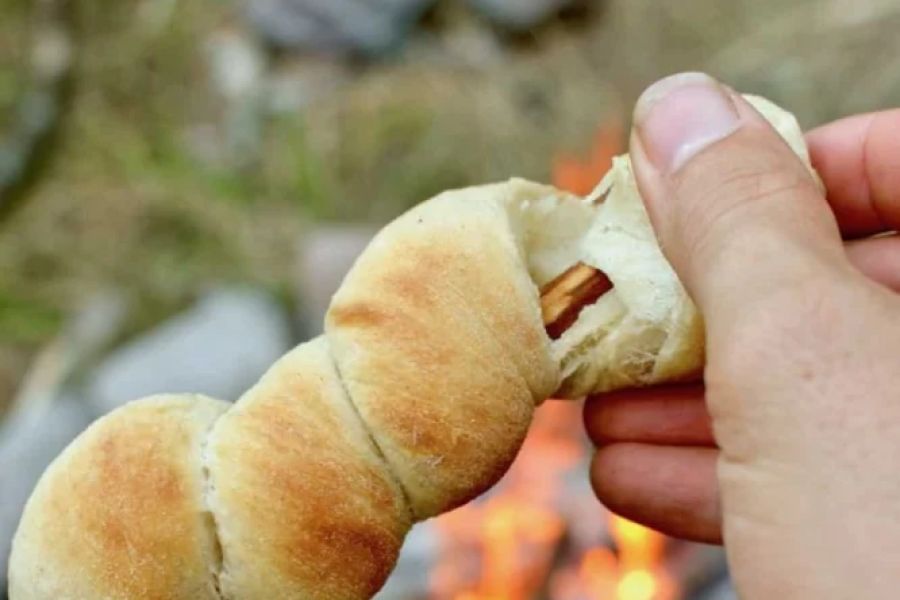How to Make Campfire Bread with Simple Ingredients