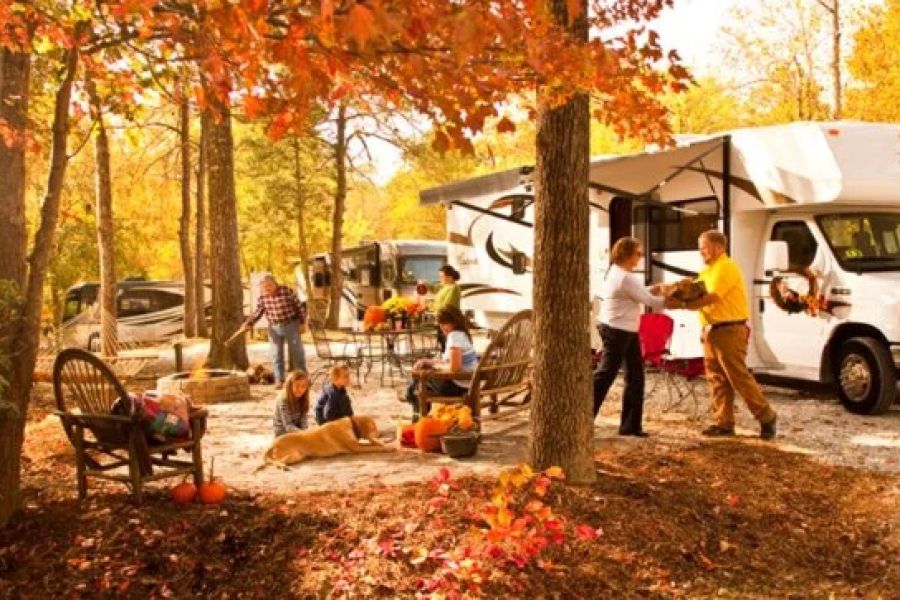 Top 7 RV Parks with Full Hookups and Fall Foliage Views for Your Next Adventure