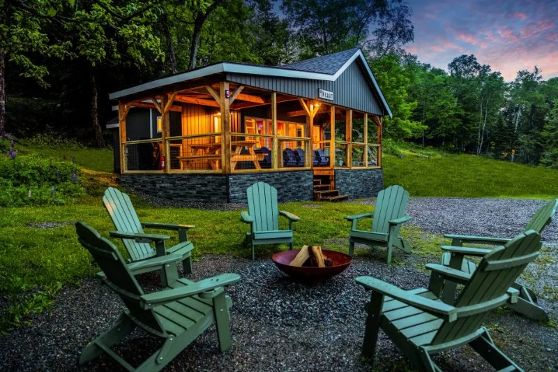 Glamping & Cozy Cottage Rentals Near Me: A Stylish Outdoor Retreat