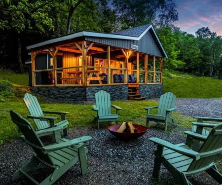 Glamping & Cozy Cottage Rentals Near Me: A Stylish Outdoor Retreat