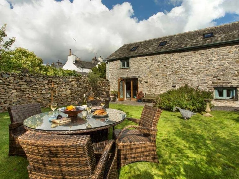 Top Pet-Friendly Cottages Near Me for Weekend Escapes