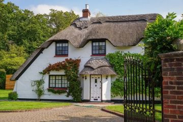 Top Pet-Friendly Cottages Near Me for Weekend Escapes