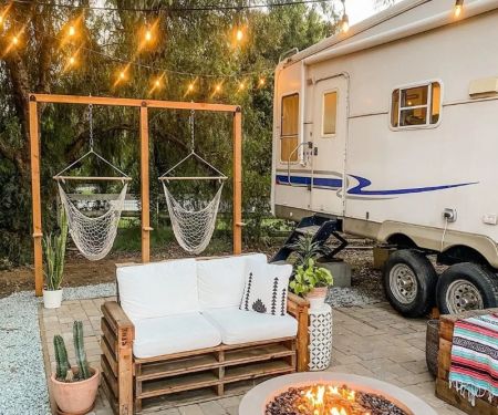 How to Create a Cozy Campsite Setup for Couples