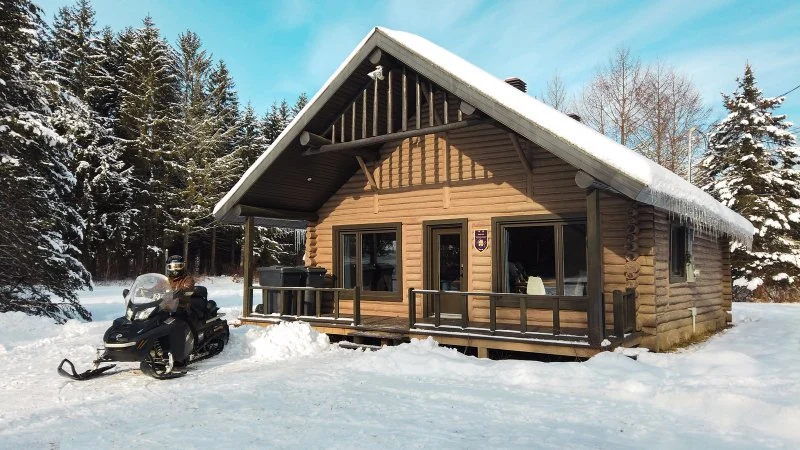 Cottages Near Me with Snowmobile Trails and Outdoor Fun | Best Winter Escapes