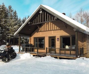Cottages Near Me with Snowmobile Trails and Outdoor Fun | Best Winter Escapes