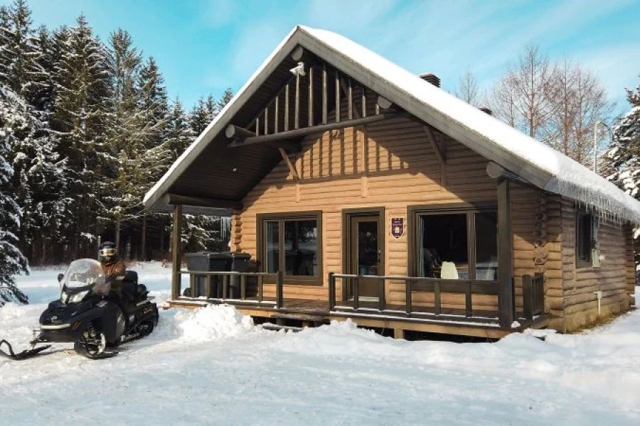 Cottages Near Me with Snowmobile Trails and Outdoor Fun | Best Winter Escapes