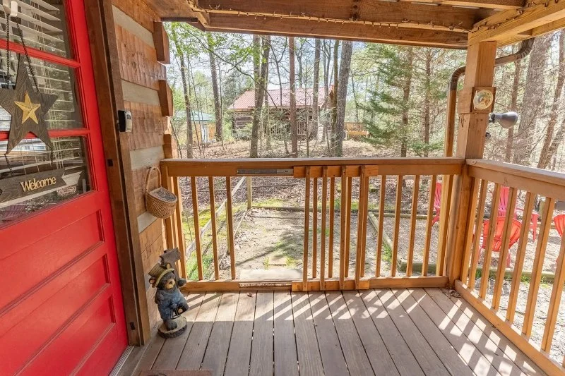 Cottages Near Me That Allow Pets and Offer Fenced Yards