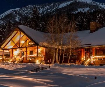 Cottages Near Me That Feature Winter Hiking Trails | Camp Spotter