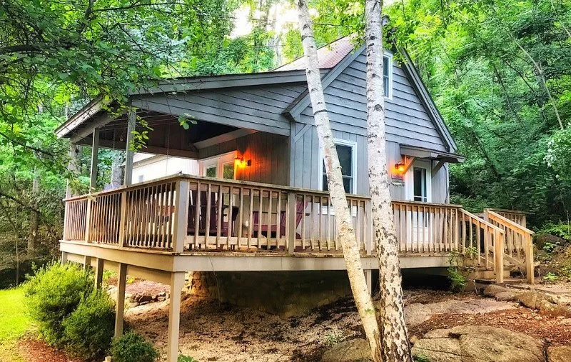 Glamping & Cozy Cottage Rentals Near Me for a Stylish Outdoor Retreat