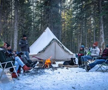 How to Plan a Winter Camping Adventure with Friends in the US