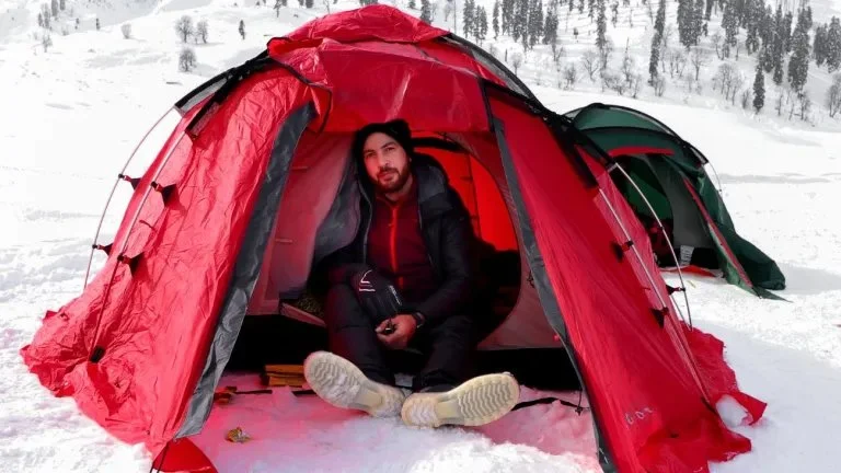 How to Maintain Comfort While Dry Camping in Cold Weather