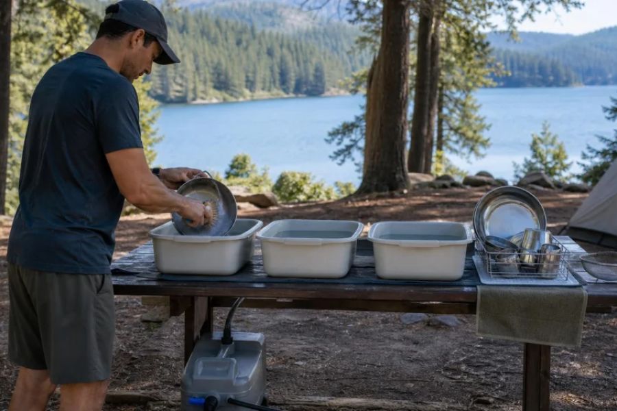 Camp Dishwashing: A Clean Routine With Less Impact
